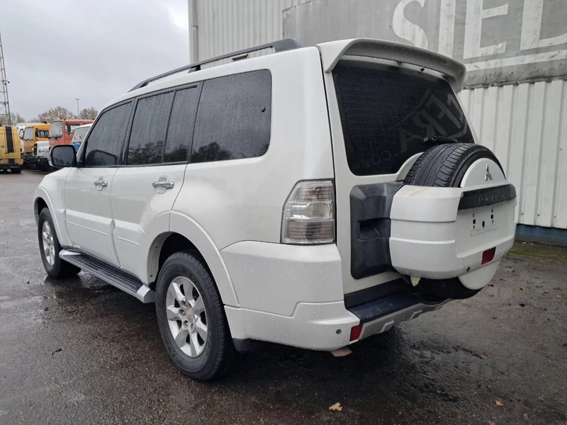 Mitsubishi Pajero GLS 3.5 - V6 , 4x4 , 7 Pers., Full Option - سيارة: صورة 5 Mitsubishi Pajero GLS 3.5 - V6 , 4x4 , 7 Pers., Full Option - سيارة: صورة 5