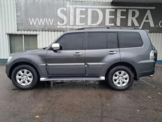 Mitsubishi Pajero GLS 3.5 - V6 , 4x4 , 7 Pers., Full Option - سيارة: صورة 2 Mitsubishi Pajero GLS 3.5 - V6 , 4x4 , 7 Pers., Full Option - سيارة: صورة 2