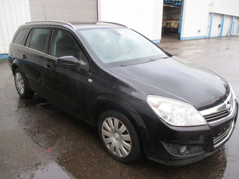 Opel Astra 1.7 CDTI , NOT RUNNING , Navi , Airco , lederen bekleding - سيارة: صورة 4 Opel Astra 1.7 CDTI , NOT RUNNING , Navi , Airco , lederen bekleding - سيارة: صورة 4