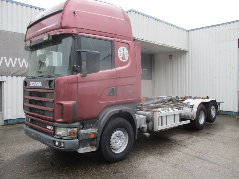 Interior photo 2: شاحنة ذات خطاف Scania R124-420 6x2 , Manual , Intarder , Airco , haakarm truck