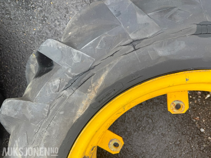 1 GoodYear 12.4-24 traktordekk med felg 1 GoodYear 12.4-24 traktordekk med felg: صورة 9