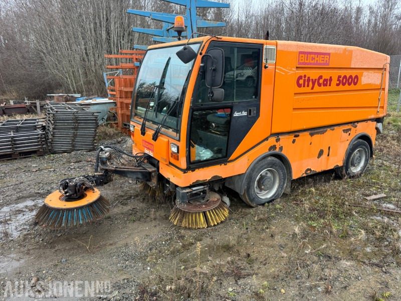 1900 Andre Bucher CC5000 sopebil - معدات البناء: صورة 1 1900 Andre Bucher CC5000 sopebil - معدات البناء: صورة 1