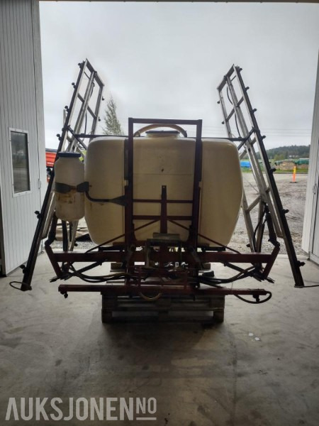 1900 YLØ Eho kone sprøyte med elektrisk betjening - الآلات الزراعية: صورة 2 1900 YLØ Eho kone sprøyte med elektrisk betjening - الآلات الزراعية: صورة 2