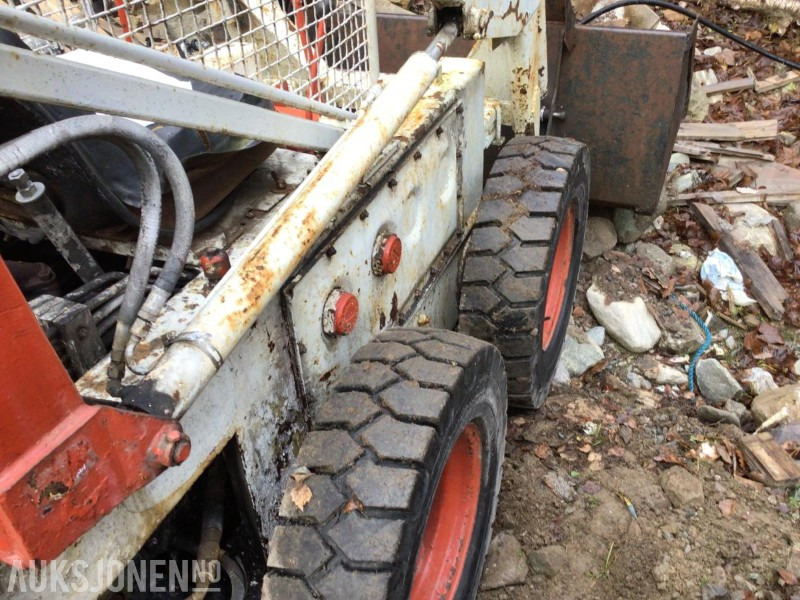 1970 Bobcat 600 med skuffe - Lett oppussing/rep. Objekt MVA-FRI - شيول صغير: صورة 4 1970 Bobcat 600 med skuffe - Lett oppussing/rep. Objekt MVA-FRI - شيول صغير: صورة 4