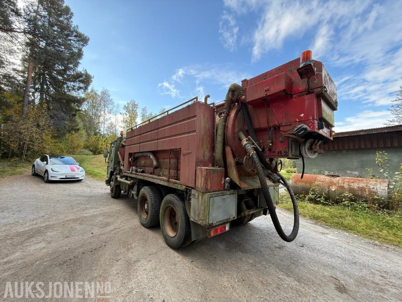 1986 Volvo FL10 Intercooler 6x2 med Müller Umwelttechnik slamsuger/spylepåbygg - آلية المنفعة/ مركبة خاصة: صورة 3 1986 Volvo FL10 Intercooler 6x2 med Müller Umwelttechnik slamsuger/spylepåbygg - آلية المنفعة/ مركبة خاصة: صورة 3