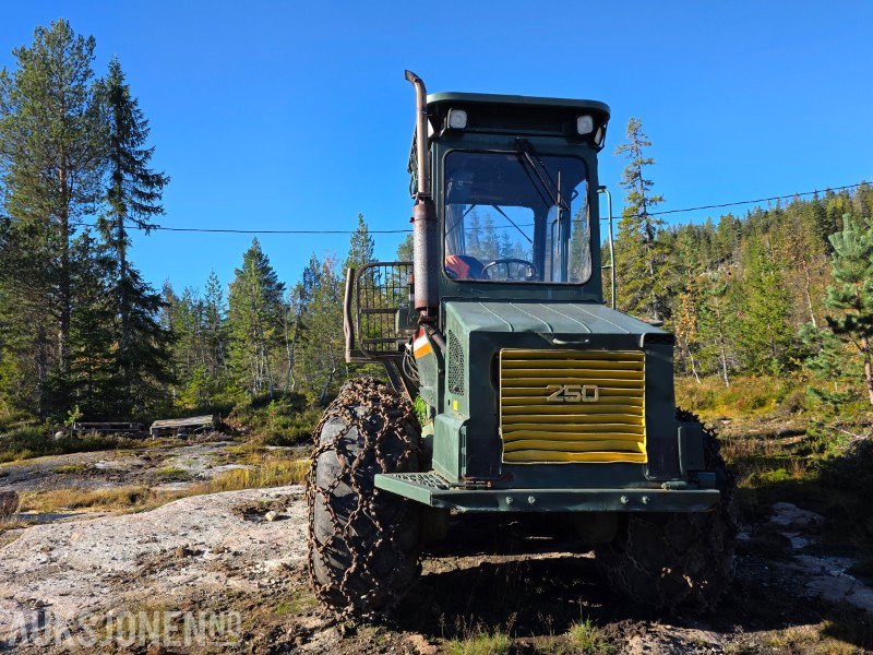 1987 ØSA 250 Lastebærer med Øsa 363 skogskran - Hydrostatdrift - Komplett delekatalog og instruksjonsbok - Lav og høy serie - معدات البناء: صورة 5 1987 ØSA 250 Lastebærer med Øsa 363 skogskran - Hydrostatdrift - Komplett delekatalog og instruksjonsbok - Lav og høy serie - معدات البناء: صورة 5
