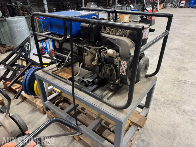 1990 Nødstrømsaggregat Ruggerini / Genetech 15 kVA – driftssikkert dieselaggregat - معدات صناعية: صورة 1 1990 Nødstrømsaggregat Ruggerini / Genetech 15 kVA – driftssikkert dieselaggregat - معدات صناعية: صورة 1