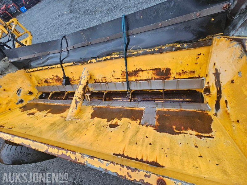 1991 Falköping Sandstrøer / Slepestrøer med hjul - Slepefeste - Type B10LU - 1 m3 - الآلات الزراعية: صورة 4 1991 Falköping Sandstrøer / Slepestrøer med hjul - Slepefeste - Type B10LU - 1 m3 - الآلات الزراعية: صورة 4