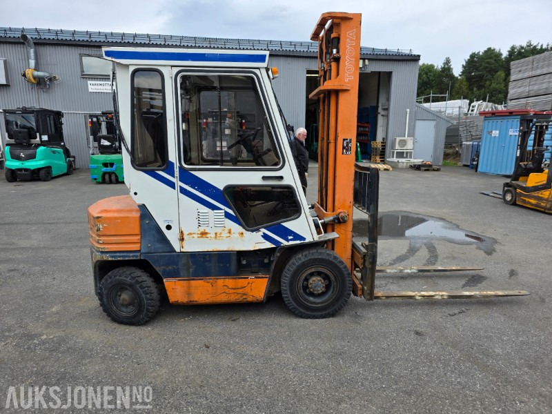 1991 Toyota 02 5FD 25 2.5 tonn dieseltruck - معدات المناولة: صورة 4 1991 Toyota 02 5FD 25 2.5 tonn dieseltruck - معدات المناولة: صورة 4