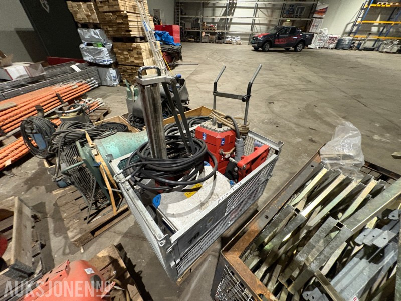 1996 Hilti D-LP 15 hydraulisk kraftstasjon - معدات البناء: صورة 2 1996 Hilti D-LP 15 hydraulisk kraftstasjon - معدات البناء: صورة 2