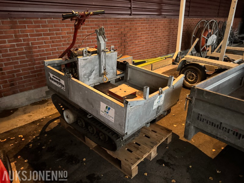 1996 Jonsered Jernhesten – beltedrevet transportvogn med hydraulisk vinsj - معدات البناء: صورة 1 1996 Jonsered Jernhesten – beltedrevet transportvogn med hydraulisk vinsj - معدات البناء: صورة 1