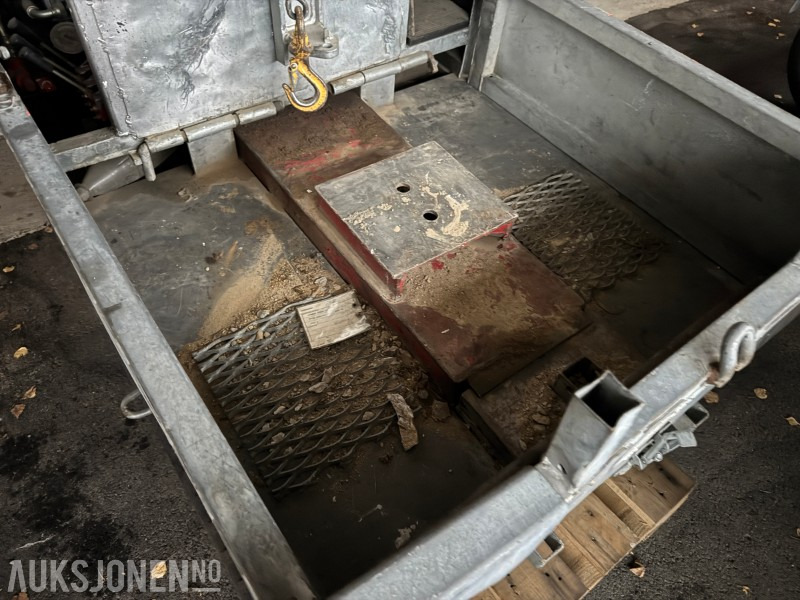 1996 Jonsered Jernhesten – beltedrevet transportvogn med hydraulisk vinsj - معدات البناء: صورة 3 1996 Jonsered Jernhesten – beltedrevet transportvogn med hydraulisk vinsj - معدات البناء: صورة 3