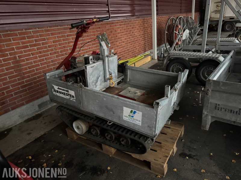 1996 Jonsered Jernhesten – beltedrevet transportvogn med hydraulisk vinsj - معدات البناء: صورة 2 1996 Jonsered Jernhesten – beltedrevet transportvogn med hydraulisk vinsj - معدات البناء: صورة 2