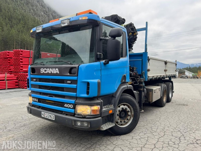 1997 Scania P124 400 kranbil med 3-veis tipp og klype - شاحنة كرين: صورة 2 1997 Scania P124 400 kranbil med 3-veis tipp og klype - شاحنة كرين: صورة 2