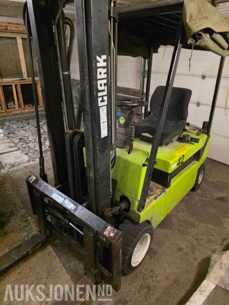 1998 Clark CEM 20 S Truck - MVA-FRI - INGEN MINSTEPRIS - معدات المناولة: صورة 4 1998 Clark CEM 20 S Truck - MVA-FRI - INGEN MINSTEPRIS - معدات المناولة: صورة 4