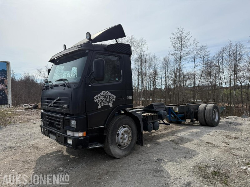 1999 Volvo FM7 CHASSIS. - شاحنة هيكل كابينة: صورة 1 1999 Volvo FM7 CHASSIS. - شاحنة هيكل كابينة: صورة 1