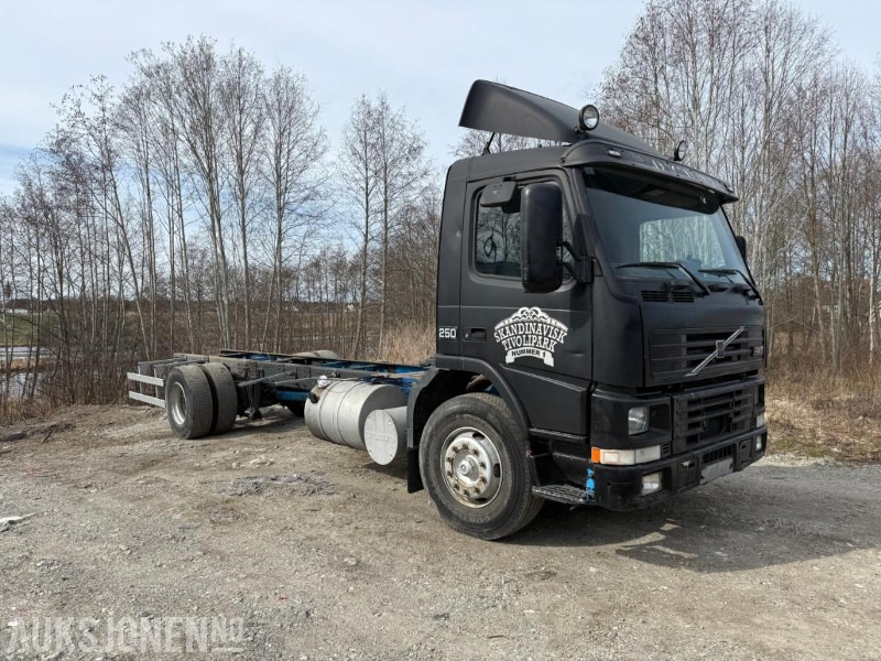 1999 Volvo FM7 CHASSIS. - شاحنة هيكل كابينة: صورة 2 1999 Volvo FM7 CHASSIS. - شاحنة هيكل كابينة: صورة 2