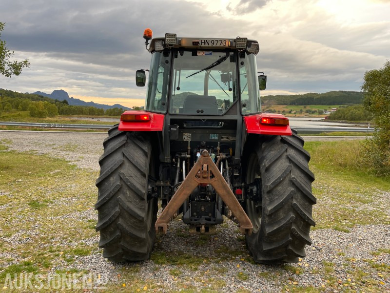 2000 Massey Ferguson 4270 med Trima 4.80 laster og snøskuffe *Kun 4969 Timer* - جرار: صورة 4 2000 Massey Ferguson 4270 med Trima 4.80 laster og snøskuffe *Kun 4969 Timer* - جرار: صورة 4