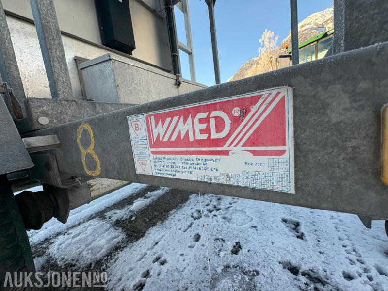 2001 Skilthenger - motorveisperrevogn - Varslingstilhenger – WIMED, produsert 2001 - معدات البناء: صورة 3 2001 Skilthenger - motorveisperrevogn - Varslingstilhenger – WIMED, produsert 2001 - معدات البناء: صورة 3