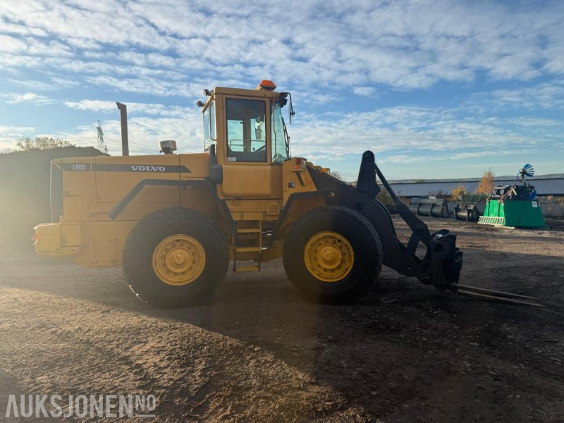 2001 Volvo L90D HJULLASTER SERVICEHISTORIKK 3.FUNKSJON PALLEGAFFEL 12716 TIMER. - اللودر بعجل: صورة 5 2001 Volvo L90D HJULLASTER SERVICEHISTORIKK 3.FUNKSJON PALLEGAFFEL 12716 TIMER. - اللودر بعجل: صورة 5