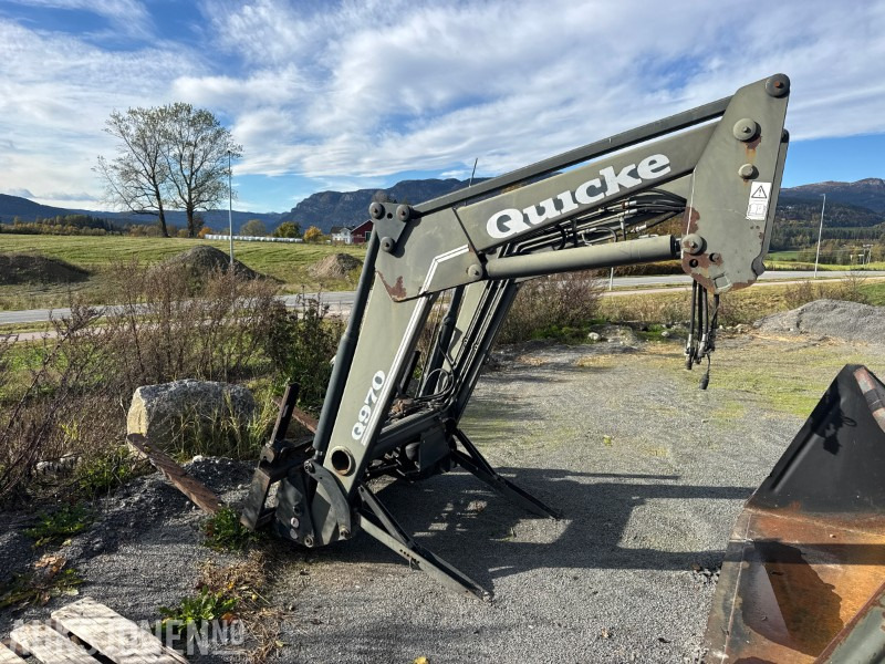 2003 Quicke UM Frontlaster for traktor - الآلات الزراعية: صورة 1 2003 Quicke UM Frontlaster for traktor - الآلات الزراعية: صورة 1