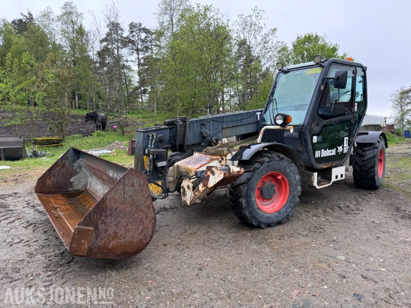 2005 Bobcat T35120SL Teleskoptruck / Teleskoplaster - 4x4x4 - avvatringssylinder - Støttelabber - Hydraulisk redskapslås - Jibb - Skuffe - 2 stk pallegafler - رافعة تلسكوبية: صورة 1 2005 Bobcat T35120SL Teleskoptruck / Teleskoplaster - 4x4x4 - avvatringssylinder - Støttelabber - Hydraulisk redskapslås - Jibb - Skuffe - 2 stk pallegafler - رافعة تلسكوبية: صورة 1