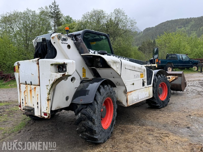 2005 Bobcat T35120SL Teleskoptruck / Teleskoplaster - 4x4x4 - avvatringssylinder - Støttelabber - Hydraulisk redskapslås - Jibb - Skuffe - 2 stk pallegafler - رافعة تلسكوبية: صورة 4 2005 Bobcat T35120SL Teleskoptruck / Teleskoplaster - 4x4x4 - avvatringssylinder - Støttelabber - Hydraulisk redskapslås - Jibb - Skuffe - 2 stk pallegafler - رافعة تلسكوبية: صورة 4
