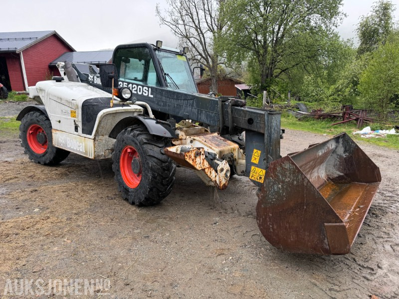 2005 Bobcat T35120SL Teleskoptruck / Teleskoplaster - 4x4x4 - avvatringssylinder - Støttelabber - Hydraulisk redskapslås - Jibb - Skuffe - 2 stk pallegafler - رافعة تلسكوبية: صورة 3 2005 Bobcat T35120SL Teleskoptruck / Teleskoplaster - 4x4x4 - avvatringssylinder - Støttelabber - Hydraulisk redskapslås - Jibb - Skuffe - 2 stk pallegafler - رافعة تلسكوبية: صورة 3