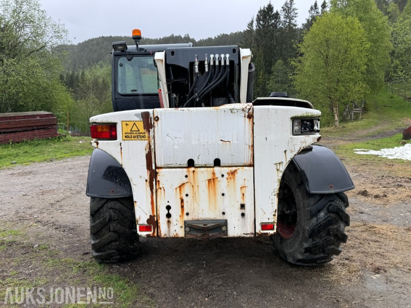 2005 Bobcat T35120SL Teleskoptruck / Teleskoplaster - 4x4x4 - avvatringssylinder - Støttelabber - Hydraulisk redskapslås - Jibb - Skuffe - 2 stk pallegafler - رافعة تلسكوبية: صورة 5 2005 Bobcat T35120SL Teleskoptruck / Teleskoplaster - 4x4x4 - avvatringssylinder - Støttelabber - Hydraulisk redskapslås - Jibb - Skuffe - 2 stk pallegafler - رافعة تلسكوبية: صورة 5