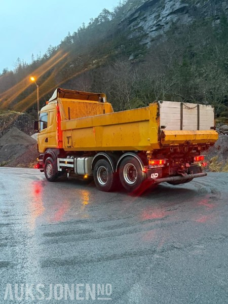 2005 Scania R500 CB 6X2 HNZ med underliggende skjær og brøytehydraulikk - شاحنة قلاب: صورة 2 2005 Scania R500 CB 6X2 HNZ med underliggende skjær og brøytehydraulikk - شاحنة قلاب: صورة 2