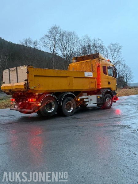 2005 Scania R500 CB 6X2 HNZ med underliggende skjær og brøytehydraulikk - شاحنة قلاب: صورة 4 2005 Scania R500 CB 6X2 HNZ med underliggende skjær og brøytehydraulikk - شاحنة قلاب: صورة 4