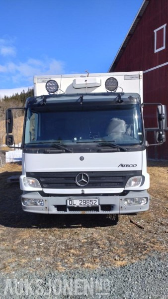 2006 Mercedes-Benz 818/33AT 7,5 skapbil ryggekamera s+v dekk kjetting - شاحنة مقفلة: صورة 2 2006 Mercedes-Benz 818/33AT 7,5 skapbil ryggekamera s+v dekk kjetting - شاحنة مقفلة: صورة 2