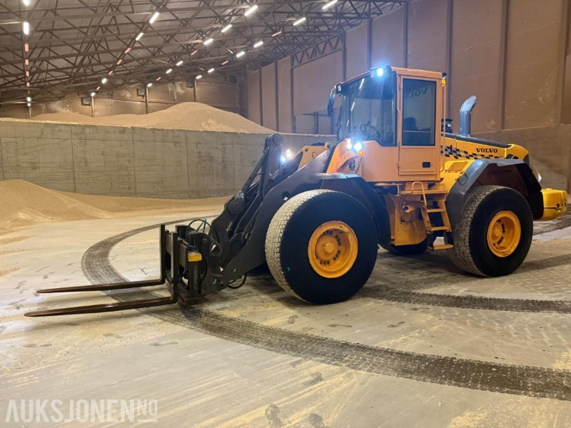 2006 Volvo L120E HJULLASTER M/STOR SNØSKUFF SENTRALSMØRING 3.FUNKSJON. - اللودر بعجل: صورة 3 2006 Volvo L120E HJULLASTER M/STOR SNØSKUFF SENTRALSMØRING 3.FUNKSJON. - اللودر بعجل: صورة 3