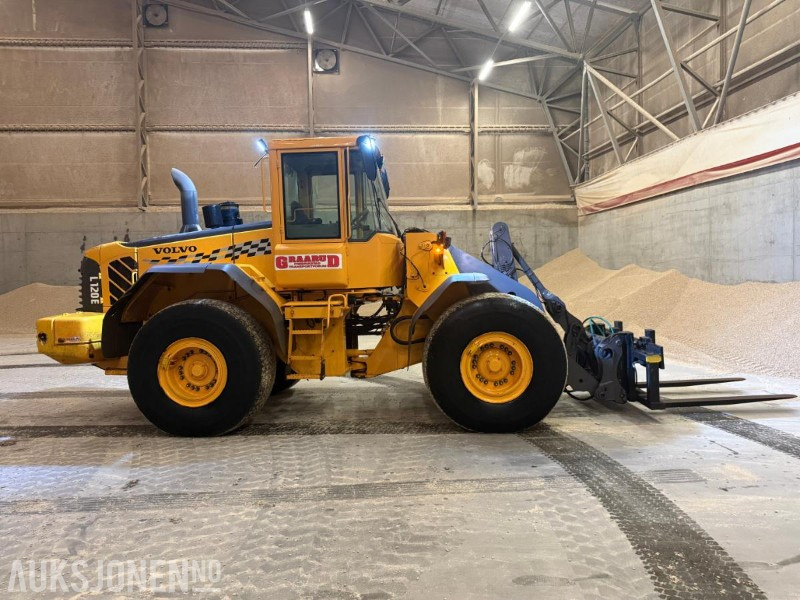 2006 Volvo L120E HJULLASTER M/STOR SNØSKUFF SENTRALSMØRING 3.FUNKSJON. - اللودر بعجل: صورة 2 2006 Volvo L120E HJULLASTER M/STOR SNØSKUFF SENTRALSMØRING 3.FUNKSJON. - اللودر بعجل: صورة 2