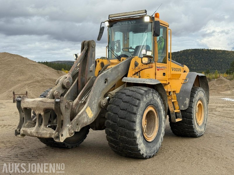 2006 Volvo L120E - Sentralsmøring - 14887 timer - اللودر بعجل: صورة 1 2006 Volvo L120E - Sentralsmøring - 14887 timer - اللودر بعجل: صورة 1