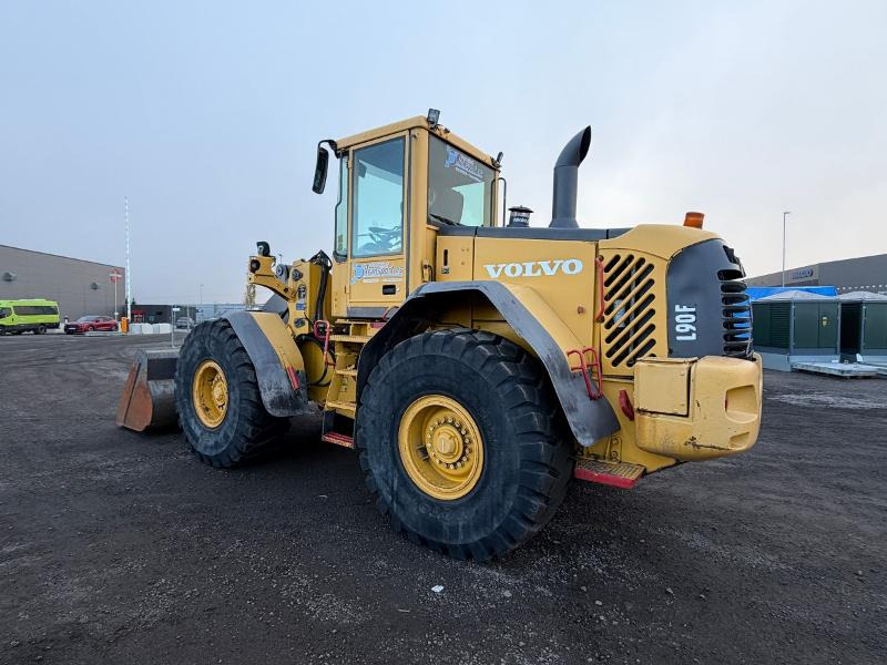 2006 Volvo L90E hjullaster - Sentralsmøring - Joystick - Tilleggshydraulikk - Stort BM Feste - اللودر بعجل: صورة 3 2006 Volvo L90E hjullaster - Sentralsmøring - Joystick - Tilleggshydraulikk - Stort BM Feste - اللودر بعجل: صورة 3