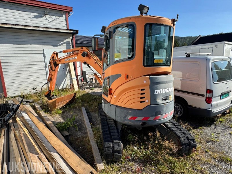 2007 Doosan DX35Z gravemaskin med tilt og pusseskuffe / rep objekt / 1729 timer - حفارة: صورة 3 2007 Doosan DX35Z gravemaskin med tilt og pusseskuffe / rep objekt / 1729 timer - حفارة: صورة 3