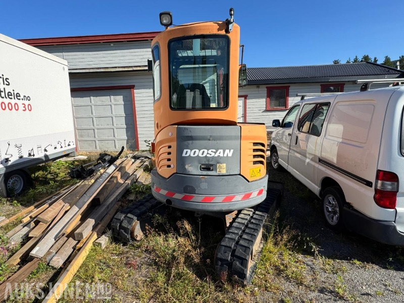 2007 Doosan DX35Z gravemaskin med tilt og pusseskuffe / rep objekt / 1729 timer - حفارة: صورة 4 2007 Doosan DX35Z gravemaskin med tilt og pusseskuffe / rep objekt / 1729 timer - حفارة: صورة 4