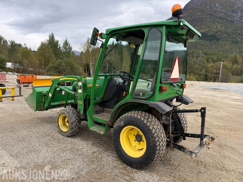 2007 John Deere 2320 Minitraktor / Kompakttraktor 2316 timer. Mykje ekstrautstyr - جرار: صورة 3 2007 John Deere 2320 Minitraktor / Kompakttraktor 2316 timer. Mykje ekstrautstyr - جرار: صورة 3