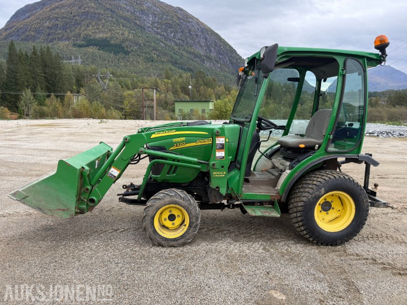2007 John Deere 2320 Minitraktor / Kompakttraktor 2316 timer. Mykje ekstrautstyr - جرار: صورة 2 2007 John Deere 2320 Minitraktor / Kompakttraktor 2316 timer. Mykje ekstrautstyr - جرار: صورة 2