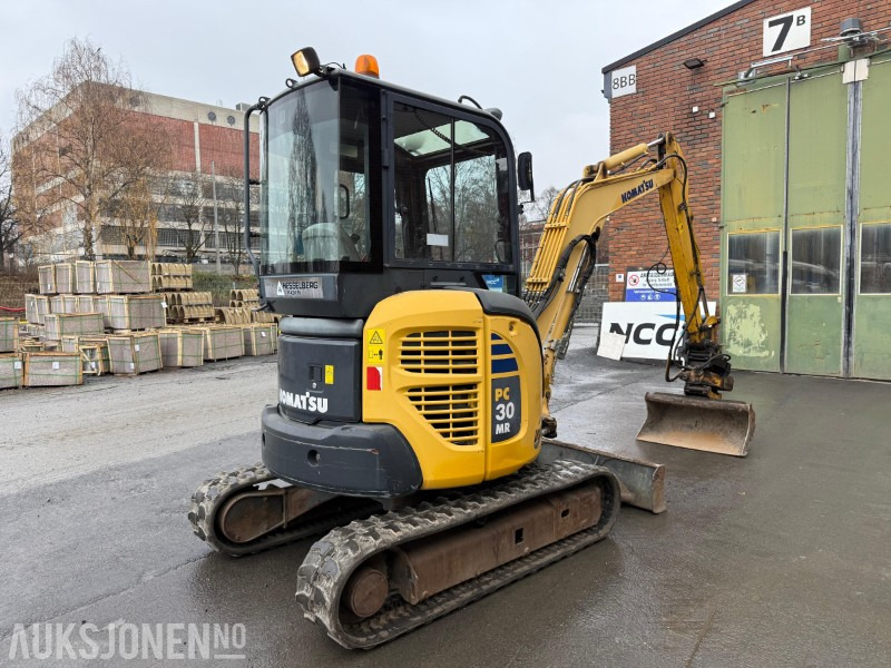 2007 Komatsu PC30 MR-2 minigraver med Engcon tiltrotator, lys, 1 skuffe, gummibelter, skjær - حفارة مُصَّغرة: صورة 5 2007 Komatsu PC30 MR-2 minigraver med Engcon tiltrotator, lys, 1 skuffe, gummibelter, skjær - حفارة مُصَّغرة: صورة 5