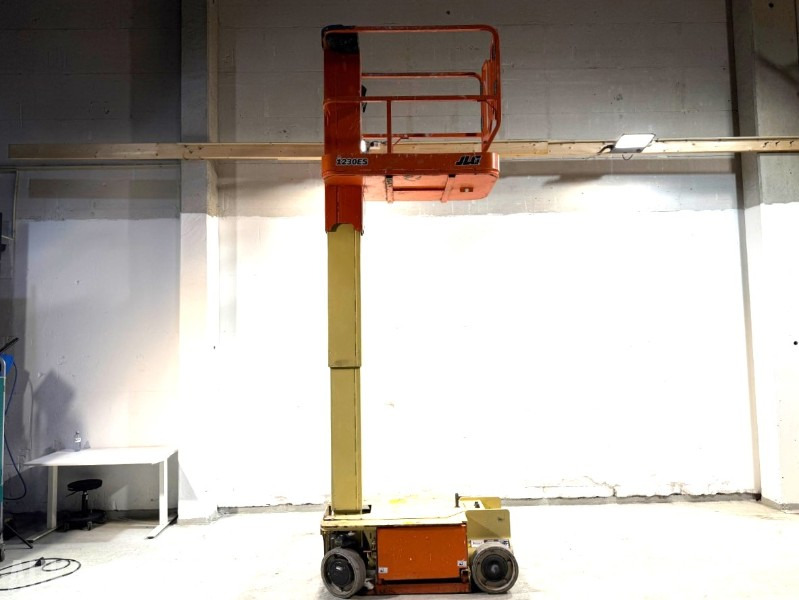 2008 JLG 1230ES Elektrisk mastelift med 5,6 m arbeidshøyde - معدات الوصول: صورة 1 2008 JLG 1230ES Elektrisk mastelift med 5,6 m arbeidshøyde - معدات الوصول: صورة 1