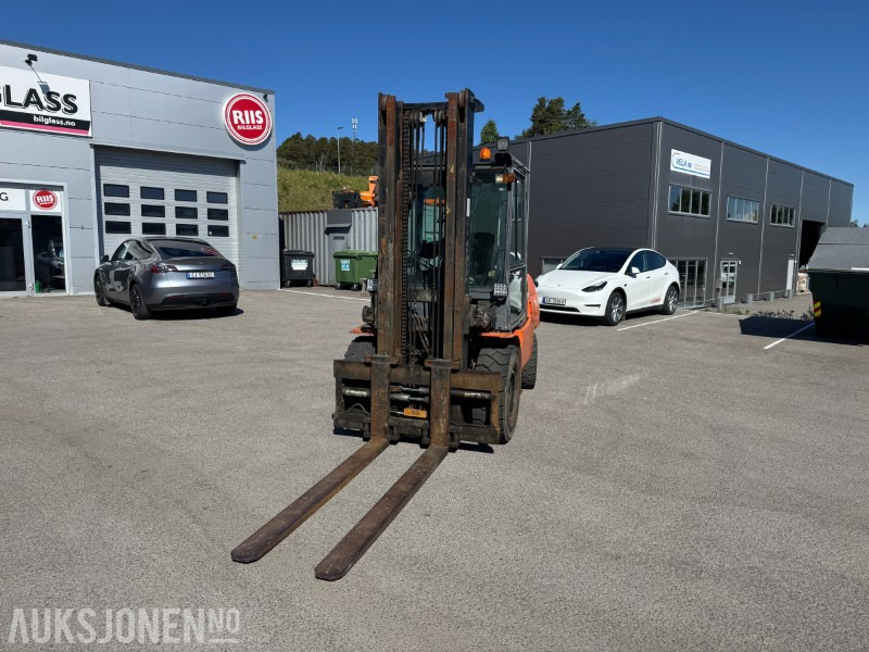 2008 Toyota 02-7FD45 Motvektstruck - Gaffeltruck - معدات المناولة: صورة 2 2008 Toyota 02-7FD45 Motvektstruck - Gaffeltruck - معدات المناولة: صورة 2