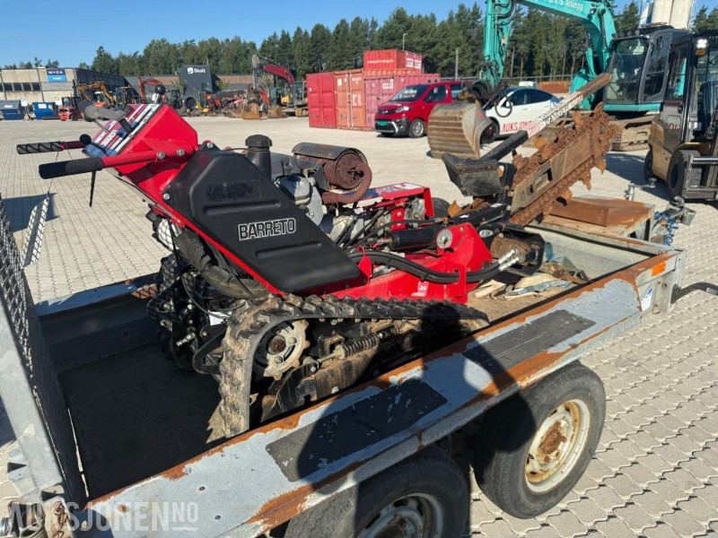2009 Barreto 1824-KT kjedegraver m/IFOR WILLIAMS GX84 maskinhenger. - معدات البناء: صورة 1 2009 Barreto 1824-KT kjedegraver m/IFOR WILLIAMS GX84 maskinhenger. - معدات البناء: صورة 1