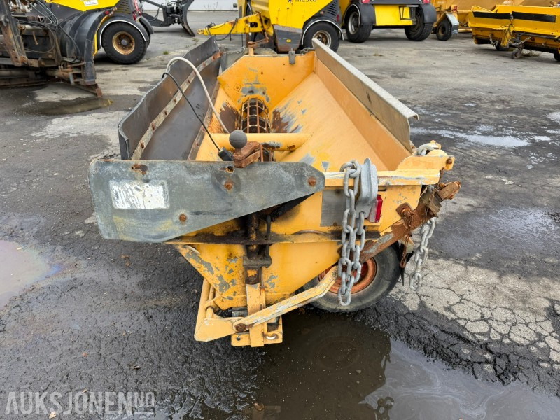 شاحنة 2009 Falköping LB-1000 LU etterhengende strøapparat: صورة 8
