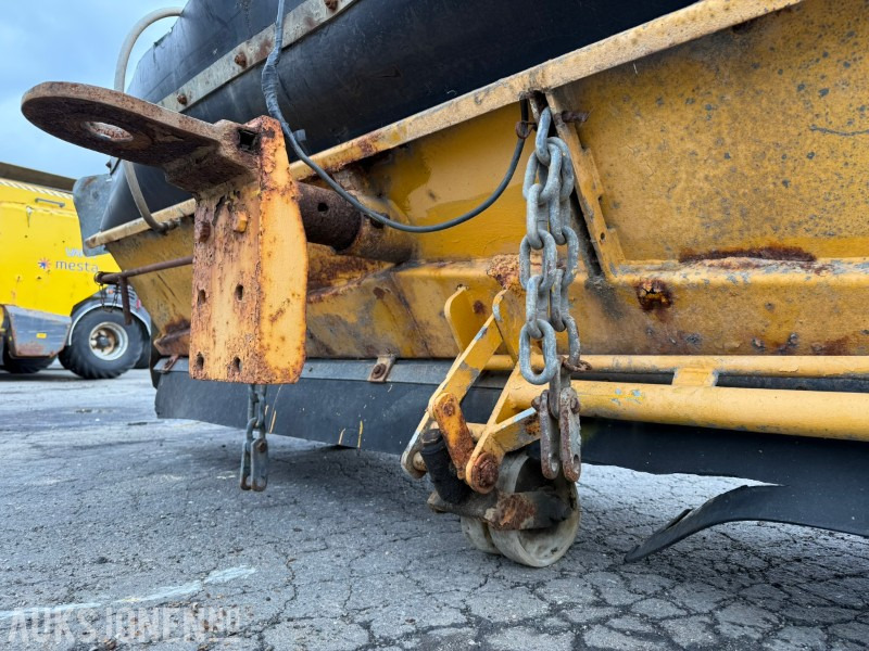 شاحنة 2009 Falköping LB-1000 LU etterhengende strøapparat: صورة 16
