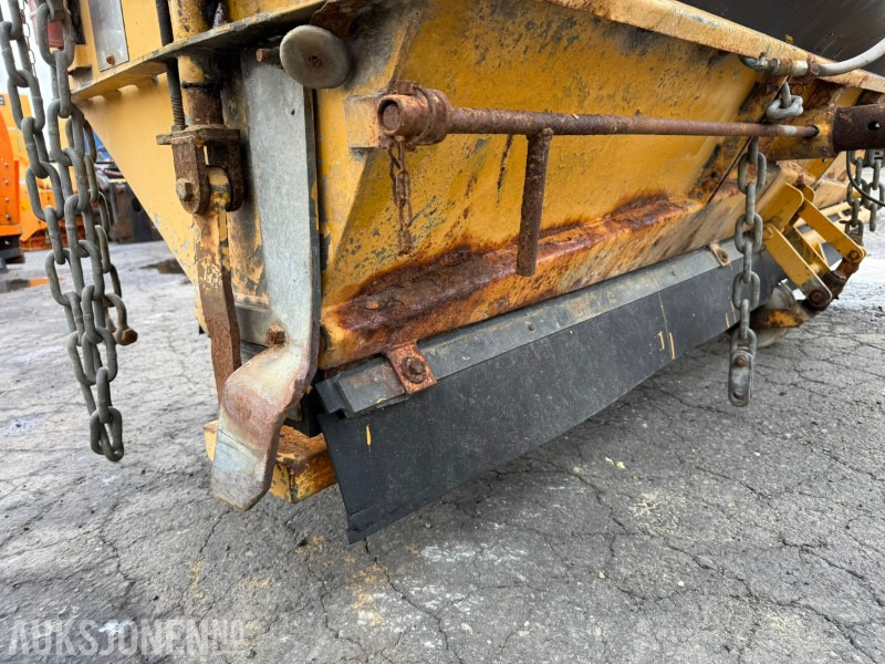 شاحنة 2009 Falköping LB-1000 LU etterhengende strøapparat: صورة 11