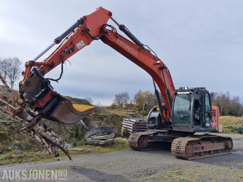 2009 Hitachi ZX225USLC-3 Beltegraver m/GPS/Rototilt med klype/3 skuffer, 12800 timer - حفارة: صورة 1 2009 Hitachi ZX225USLC-3 Beltegraver m/GPS/Rototilt med klype/3 skuffer, 12800 timer - حفارة: صورة 1