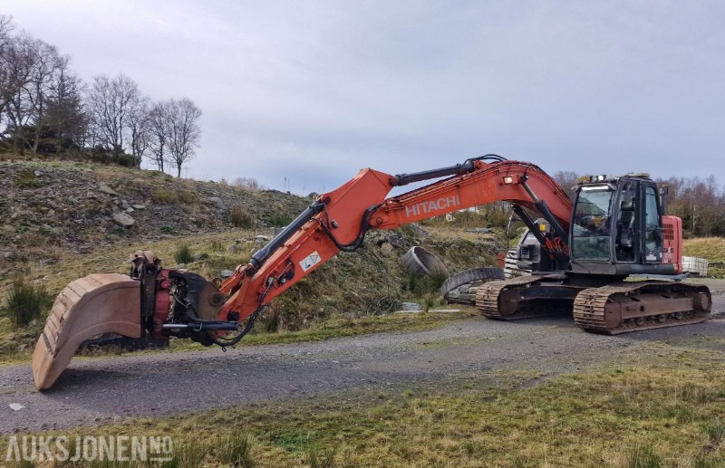2009 Hitachi ZX225USLC-3 Beltegraver m/GPS/Rototilt med klype/3 skuffer, 12800 timer - حفارة: صورة 2 2009 Hitachi ZX225USLC-3 Beltegraver m/GPS/Rototilt med klype/3 skuffer, 12800 timer - حفارة: صورة 2