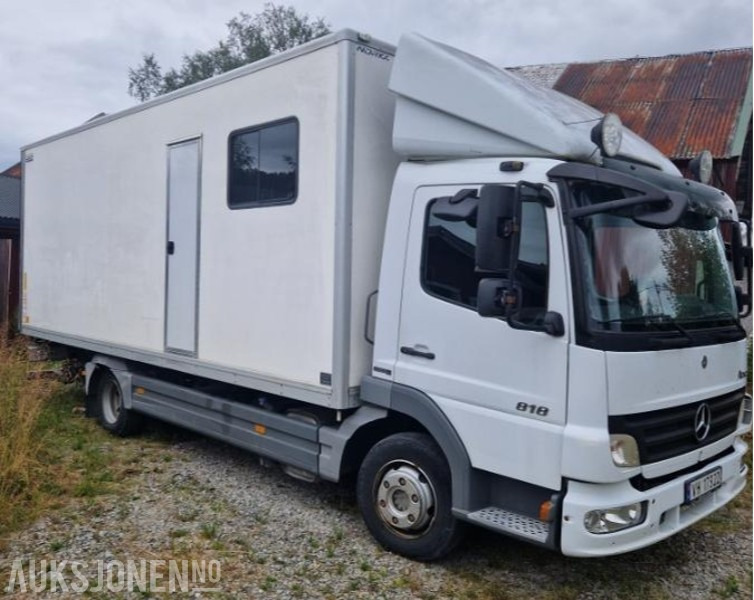 2009 Mercedes-Benz ATEGO 818L todelt skap Bodel Hengerfeste - شاحنة مقفلة: صورة 1 2009 Mercedes-Benz ATEGO 818L todelt skap Bodel Hengerfeste - شاحنة مقفلة: صورة 1